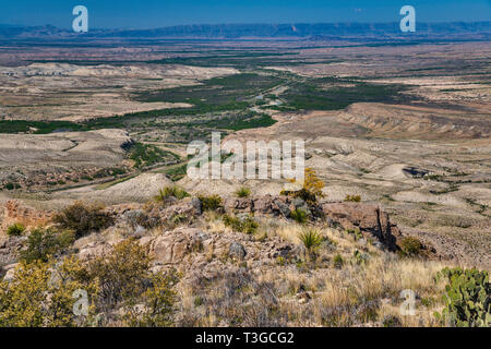 Rio Grande, Chihuahuan Wüste Grenzland, Ansicht von Mariscal Canyon Rim Trail, Big Bend National Park, Texas, USA Stockfoto