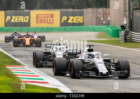 Monza/Italien - das Williams Team Duo von #18 Lance Schlendern und #35 Sergei Sirotkin zusammen läuft während der Italienischen GP Stockfoto