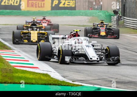 Monza/Italien - #3 Daniel Ricciardo aufladen durch das Feld, nachdem der Motor mit einer Strafe ihn zurück auf dem Raster Stockfoto