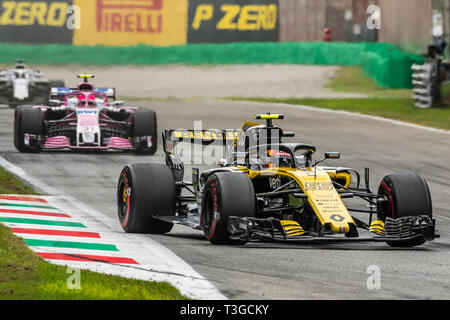 Monza/Italien - #55 Carlos Sainz gejagt werden durch #31 Esteban Ocon während der Italienischen GP Stockfoto