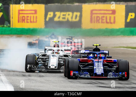 Monza/Italien - 16 Charles Leclerc bis Verriegelung sein Rad während für die roggia Schikane während der GP Italien brechen Stockfoto