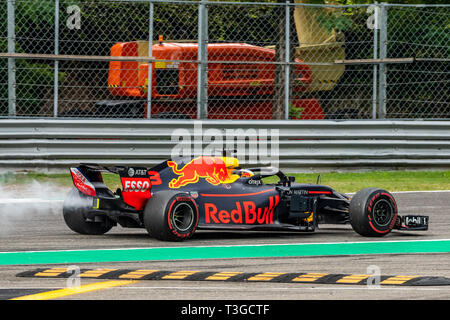 Monza/Italien - der Renault Motor in #3 Daniel Ricciardo's Red Bull bläst während der Italienischen GP Stockfoto