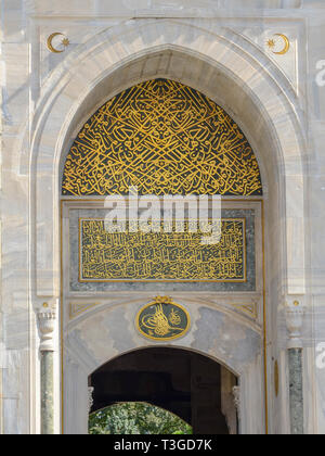 Istanbul, Türkei - 19 September - 2018: Eingang zum Topkapi Palast in Istanbul. Die ehemalige Residenz der osmanischen Sultane. Stockfoto