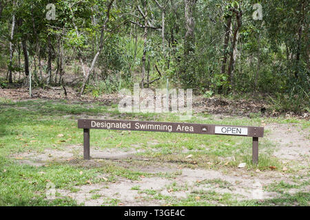 Litchfield, NT, Australia-December 24,2017: Wegweiser zum Schwimmen im Litchfield National Park im Northern Territory von Australien Stockfoto