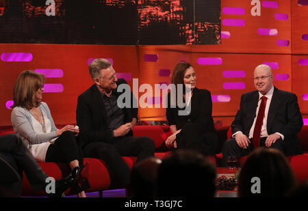 (Von links nach rechts) Sally Field, Bill Pullman, Keeley Hawes und Matt Lucas während der Dreharbeiten für die Graham Norton Show auf BBC Television Centre, Studioworks 6 Wood Lane, London, auf BBC One am Freitag Abend gelüftet zu werden. Stockfoto