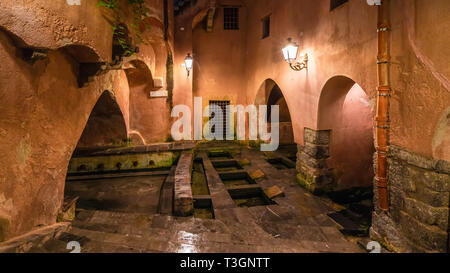 Die berühmten öffentlichen Antike römische Bäder auf Cefalu, Sizilien, Italien Stockfoto