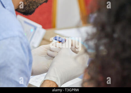 Zahntechniker in einem Labor arbeiten Stockfoto
