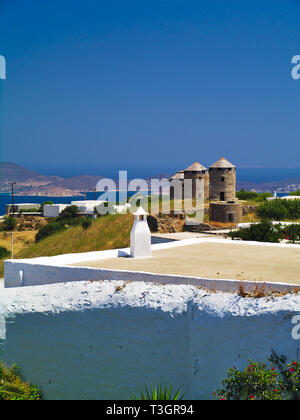 Weiße Wand Windmühlen Meer und Himmel, hellen Sommertag, Patmos Island, Griechenland Stockfoto