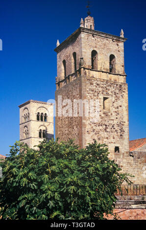 Türme von Santa Maria la Mayor Kirche. Trujillo, der Provinz Caceres, Extremadura, Spanien Stockfoto