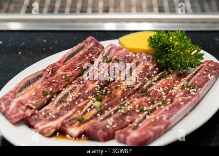 Raw premium Wagyu Beef Rib für japanische Yakiniku Stockfoto