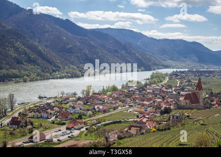 Blick auf die Stadt von Weißenkirchen - Panoramaweg Achleiten, Weißenkirchen in der Wachau, Österreich Stockfoto