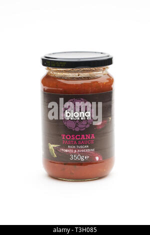 Biona Toscana Pasta Sauce auf einem weißen Hintergrund. Stockfoto