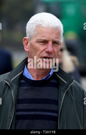 Bob Schilt, Vater von Jakob Schilt, die im Shoreham air show Katastrophe starben, anreisen, für die pre-untersuchung Überprüfung in dem Shoreham Airshow Crash, in denen 11 Männer in West Sussex Coroner's Court in Crawley enthalten. Stockfoto