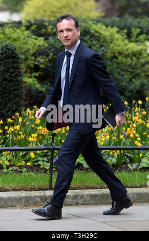 Erneut KORRIGIEREN BYLINE AN STEFAN ROUSSEAU. Welsh Sekretär Alun Cairns kommt in Downing Street, London. Stockfoto