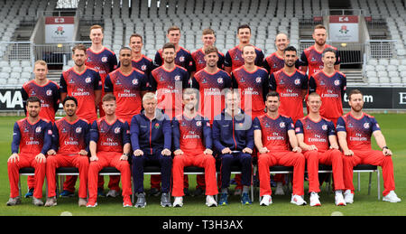 Der Lancashire (hintere Reihe, links-rechts) Brooke Gast, George Lavelle, George Balderson, Jack Morley, Rob Jones, Josh Bohannon und Danny Lamm (mittlere Reihe, links-rechts) Matt Parkinson, Tom Bailey, Liam Hurt, Richard Gleeson, Toby Lester, Tom Hartely, Saqib Mahmood und Graham Zwiebeln (vordere Reihe von links nach rechts) Stephan Parry, haseeb Hameed, Alex Davies, Trainer Glen Chapple, Steven Croft Assistant Coach Mark Chilton, Keaton Jennings, James Anderson und Däne Vilas während der Medien Tag im Emirates Old Trafford, Manchester. Stockfoto