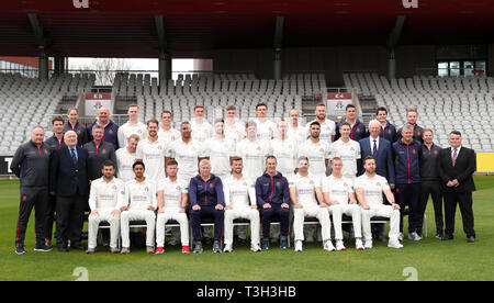 Der Lancashire (hintere Reihe, links-rechts) Brooke Gast, George Lavelle, George Balderson, Jack Morley, Rob Jones, Josh Bohannon und Danny Lamm (mittlere Reihe, links-rechts) Matt Parkinson, Tom Bailey, Liam Hurt, Richard Gleeson, Toby Lester, Tom Hartely, Saqib Mahmood und Graham Zwiebeln (vordere Reihe von links nach rechts) Stephan Parry, haseeb Hameed, Alex Davies, Trainer Glen Chapple, Steven Croft Assistant Coach Mark Chilton, Keaton Jennings, James Anderson und Däne Vilas während der Medien Tag im Emirates Old Trafford, Manchester. Stockfoto