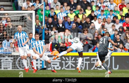 Von Leicester City Youri Tielemans Kerben erste Ziel seiner Seite des Spiels während der Premier League Match am John Smith's Stadion, Huddersfield. Stockfoto