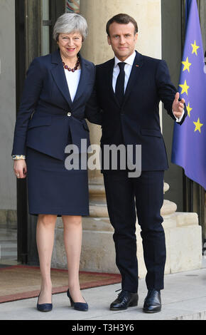 Premierminister Theresa May mit dem französischen Präsidenten Emmanuel längestrich vor Brexit ƒlysŽe Gespräche im Palast in Paris. Stockfoto