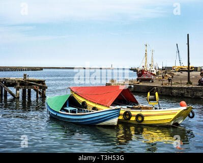 Northumberland' Coble' Fischerboot im Amble Dorf Hafen. Nordosten Englands. Stockfoto