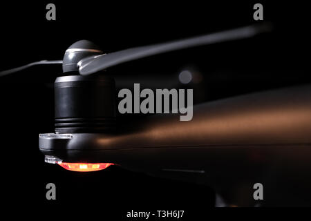 Der bürstenlose Motor und Propeller Abschnitt eines schwarzen DJI Phantom 4 Pro Obsidian quadcopter Drone Stockfoto