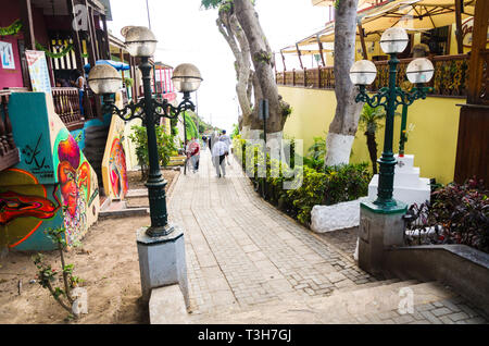 Lima, Peru, 17.Januar 2018: natürliche Bucht, wo die Fischer, die von Surco zu den Stränden von Barranco kam und in alten Zeiten die Bäder von Barranco abgestiegen. Stockfoto