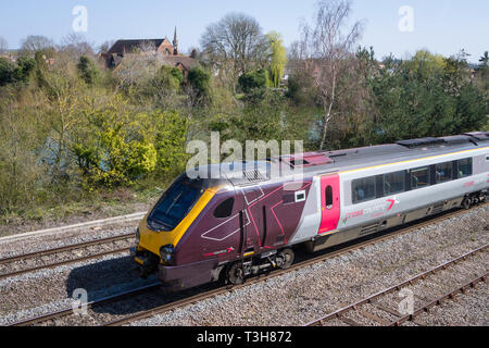 Eine Klasse 220 Voyager Hochgeschwindigkeitszug durch länderübergreifende Züge bei Hinksey, Oxford betrieben Stockfoto