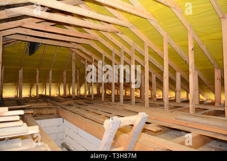 Dach- Konstruktion Interieur. Holzbalken, Holzrahmen, Dachstühle, Fachwerk, Haus Dachgeschoss Bau. Stockfoto