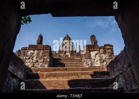 Bakong ist der erste Tempel berg aus Sandstein durch die Herrscher des Khmer Reiches gebaut Stockfoto