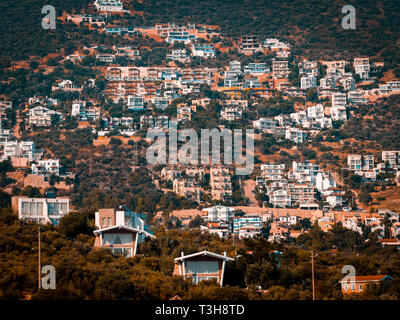 Anzeigen von Kalkan Stadt, die an der türkischen Mittelmeerküste. Stockfoto