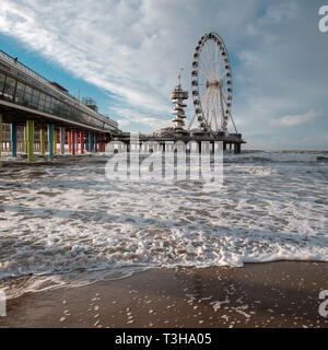 Riesenrad auf dem Pier von Scheveningen, Den Haag. Stockfoto