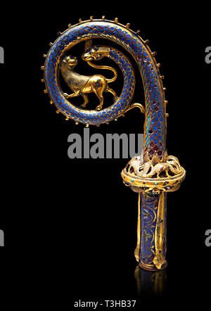 Mittelalterliche emailliert Crosier mit ein Löwe und Schlange, circa 12. Jahrhundert aus Limoges, Emaille auf Gold. AD. Inv OA 6446, Louvre, Paris. Stockfoto