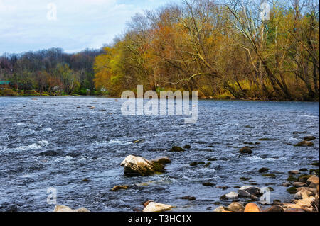 An den Ufern des Watauga River in Elizibabethton, Tennessee Stockfoto