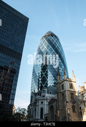 Die gerkin Gebäude im Londoner Finanzviertel Stockfoto