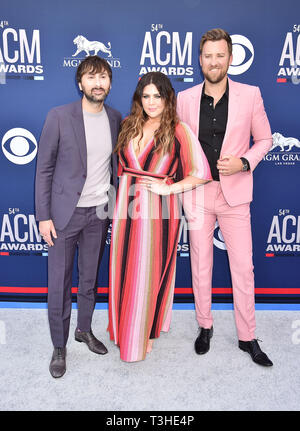 LAS VEGAS, CA - 07 April: (L-R) Dave Haywood, Hillary Scott und Charles Kelley von Lady Antebellum der 54 Akademie der Country Music Awards im MGM Grand Hotel & Casino am 07 April, 2019 in Las Vegas, Nevada teilnehmen. Stockfoto