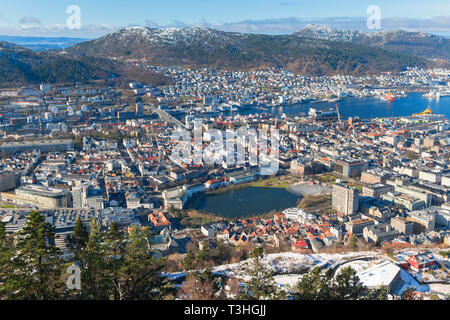 Blick auf die Stadt vom Berg Fløyen Bergen Norwegen Stockfoto