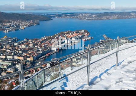 Blick auf die Stadt vom Berg Fløyen Bergen Norwegen Stockfoto