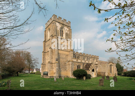 Von Clare Suffolk, Blick auf die St. Johannes der Täufer Kirche - eine mittelalterliche Kirche in der Grafschaft Suffolk Village von Stoke von Clare, England, UK Stoke. Stockfoto