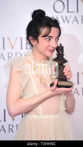 Patsy Ferran mit die Beste Hauptdarstellerin, in Sommer und Rauch, Olivier Awards in der Royal Albert Hall in London. Stockfoto