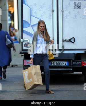 Lavinia Borromeo, Ehefrau von John Elkann, bringt ihren Sohn Leone shop Downtown bietet: Lavinia Borromeo Wo: Mailand, Italien Wann: 09 Mar 2019 Credit: IPA/WENN.com ** Nur für die Veröffentlichung in Großbritannien, den USA, Deutschland, Österreich, Schweiz ** verfügbar Stockfoto