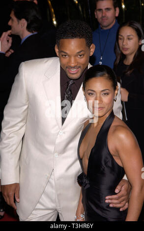 LOS ANGELES, Ca. Januar 11, 2002: Schauspieler WILL SMITH & Schauspielerin Frau Jada Pinkett Smith im 7. der Broadcast Film Critics Association die jährliche Critics Choice Awards im Beverly Hills Hotel. © Paul Smith/Featureflash Stockfoto