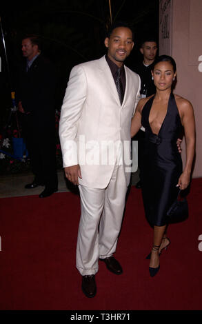 LOS ANGELES, Ca. Januar 11, 2002: Schauspieler WILL SMITH & Schauspielerin Frau Jada Pinkett Smith im 7. der Broadcast Film Critics Association die jährliche Critics Choice Awards im Beverly Hills Hotel. © Paul Smith/Featureflash Stockfoto