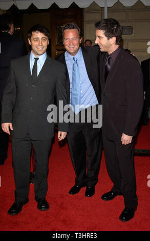 LOS ANGELES, Ca. Januar 13, 2002: Freunde Stern MATT LEBLANC (links) Matthew Perry & David Schwimmer bei der 28. jährlichen People's Choice Awards in Pasadena. © Paul Smith/Featureflash Stockfoto