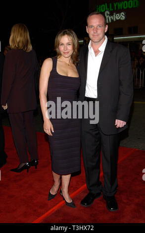 LOS ANGELES, Ca. Februar 25, 2002: Schauspielerin Jennifer GREY & Schauspieler Mann CLARKE GREGG bei der Weltpremiere in Los Angeles, seines neuen Films Wir Soldaten waren. © Paul Smith/Featureflash Stockfoto