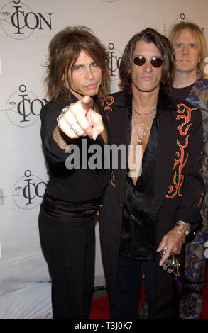 LOS ANGELES, Ca. April 14, 2002: Aerosmith Sänger Steve Tyler am mtvICON Gala zu Ehren Aerosmith, bei Sony Studios, Los Angeles. Stockfoto