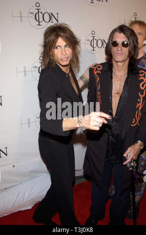 LOS ANGELES, Ca. April 14, 2002: Aerosmith Sänger Steve Tyler am mtvICON Gala zu Ehren Aerosmith, bei Sony Studios, Los Angeles. Stockfoto