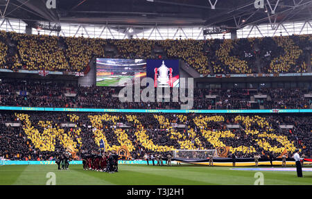 Allgemeine Ansicht der Wolverhampton Wanderers Fans vor dem Kick-off im FA Cup semi Finale im Wembley Stadion, London. Stockfoto