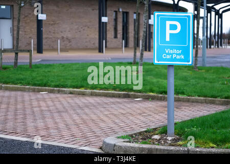 Besucher Parkplatz am Gelände der Schule anmelden Stockfoto