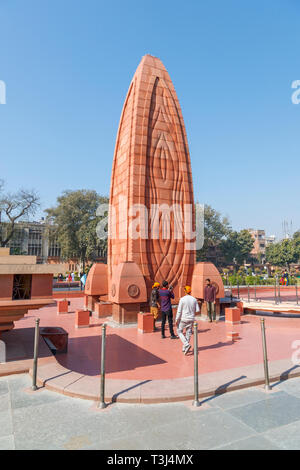 Flamme Denkmal an Jallianwala Bagh, einem öffentlichen Garten in Amritsar, Punjab, Indien, ein Denkmal zur Erinnerung an die 1919 britischen Jallianwala Bagh Massakers schießen Stockfoto