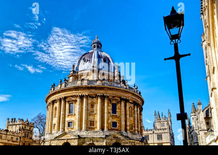 Oxford, Oxfordshire, Großbritannien - 25. März 2017: Das Radcliffe Camera Building in Radcliffe Square, Oxford, Oxfordshire, England, Vereinigtes Königreich Stockfoto