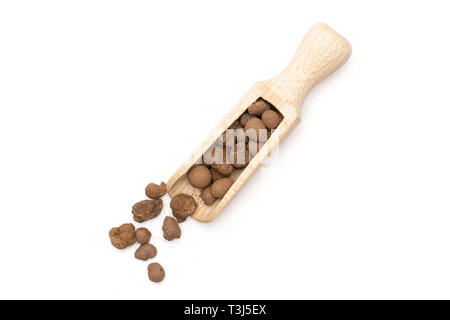 Menge ganze braune Ton Steine (leca) mit Holz- schaufel flatlay auf weißem Hintergrund Stockfoto